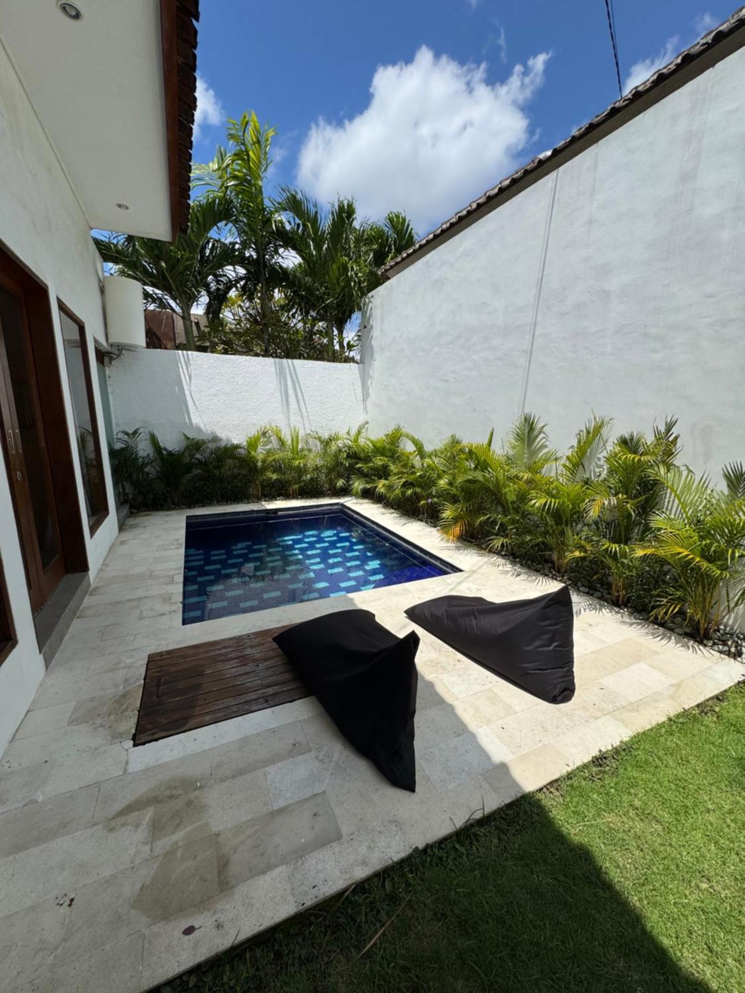 Kiki Village Bathtub Canggu Extérieur photo