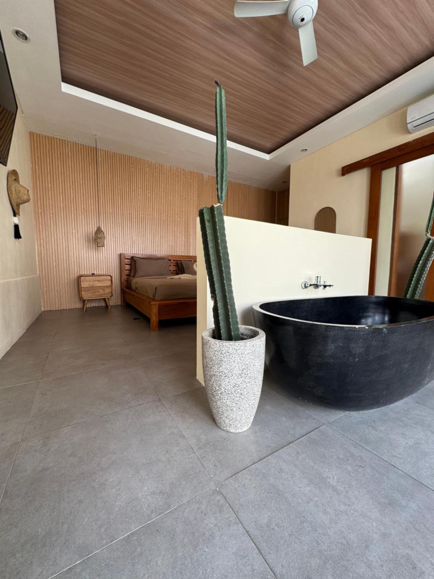 Kiki Village Bathtub Canggu Extérieur photo